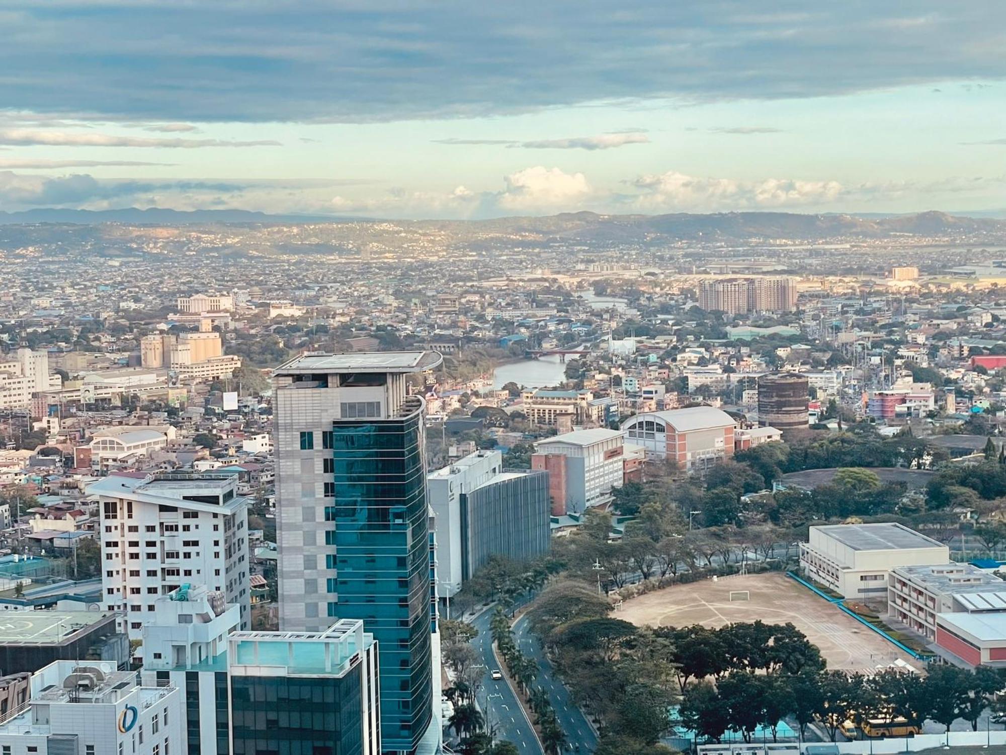 Uptown Parksuites Bgc 따구익 외부 사진