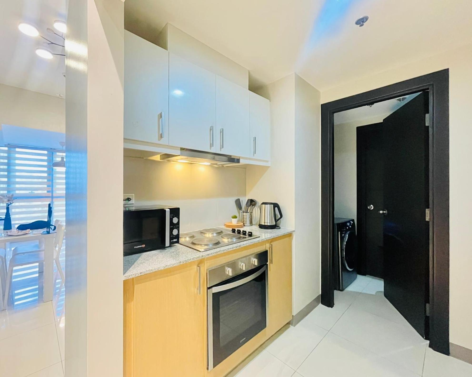 Uptown Parksuites Bgc 따구익 외부 사진
